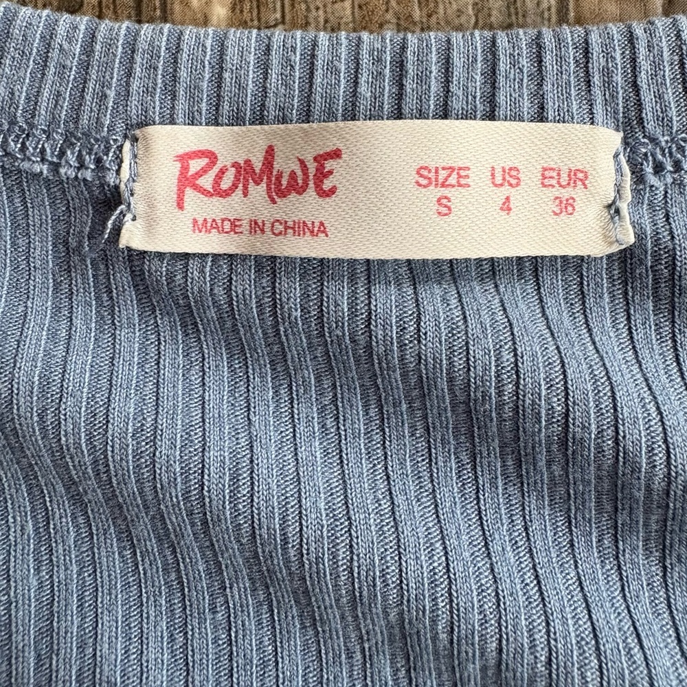 ROMWE Blue Ribbed Button-Down Top - Picture 3 of 4